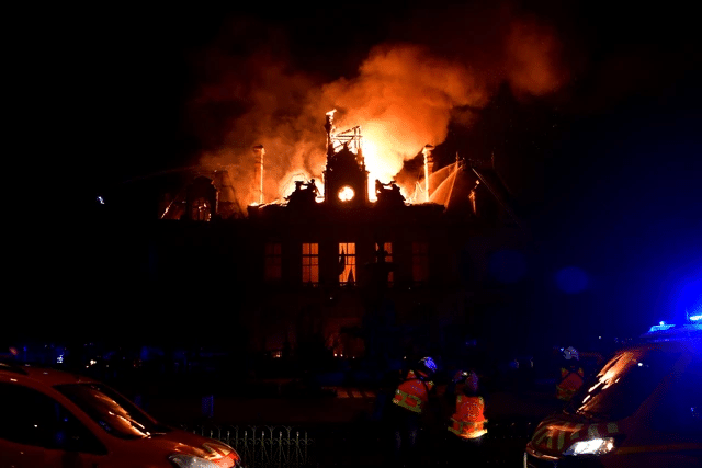 Demo Biaya Hidup di Prancis Ricuh, Balai Kota Limoges Dibakar Massa