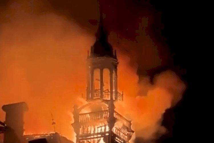 Demo Biaya Hidup di Prancis Ricuh, Balai Kota Limoges Dibakar Massa
